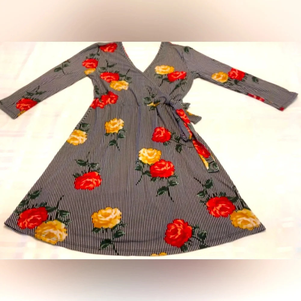 MUST HAVE Feminine faux wrap dress size large by No Boundaries. Stunning!